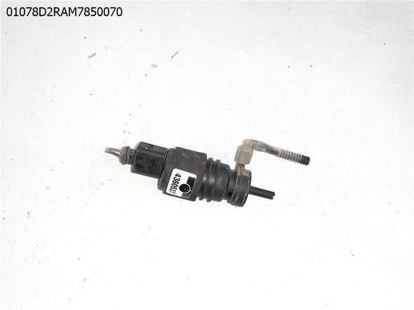 מנוע מיכל מתיז מים לחלון קדמי לאודי A8 2003-2010