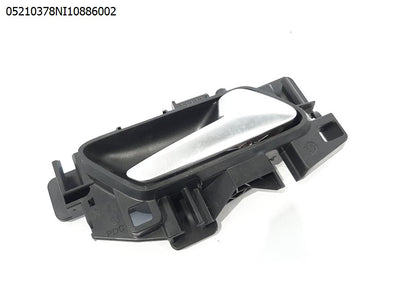 מעבר לדף ידית פנימית לפתיחת דלת קדמית ימין לאופל קורסה 2020-2025