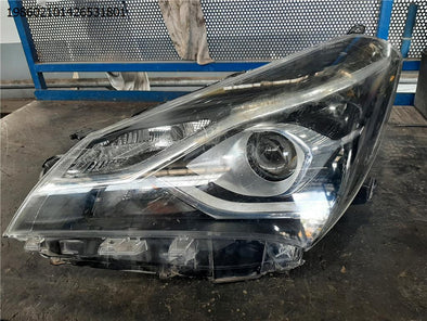 מעבר לדף פנס ראשי שמאל לטויוטה יאריס 2014-2020