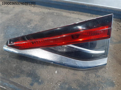 מעבר לדף פנס אחורי ימין מכסה מטען לטויוטה קורולה 2019-2025