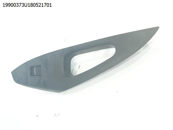 כפתור הרמת חלון דלת אחורית ימין לטויוטה קורולה 2019-2025