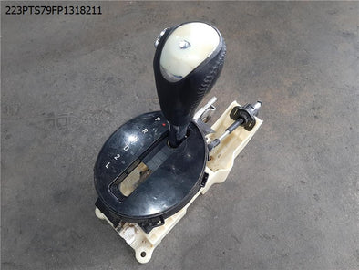 מעבר לדף ידית הילוכים גיר אוטומט ליונדאי I20 2009-2015