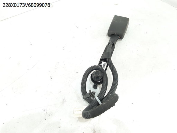 נקבה לחגורת בטיחות קדמית ימין ליונדאי I40 2012-2015