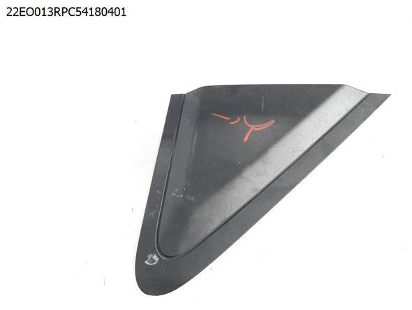 פלסטיק משולש חיצוני לראי ימין ליונדאי H-350 2017-2024