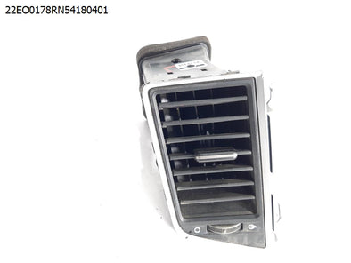 מעבר לדף תריס איוורור אמצעי שמאל בדשבורד ליונדאי H-350 2017-2024