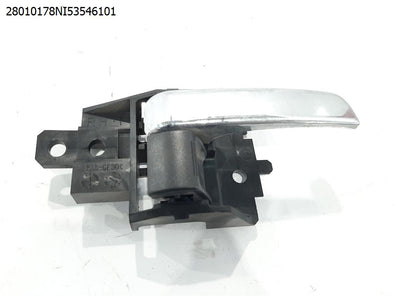 מעבר לדף ידית פנימית לפתיחת דלת קדמית ימין למיצובישי אקליפס קרוס 2018-2024