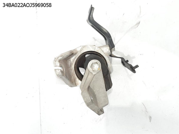 תושבת גיר רגיל עליונה 1600 לסוזוקי SX4 קרוסאובר 2013-2022