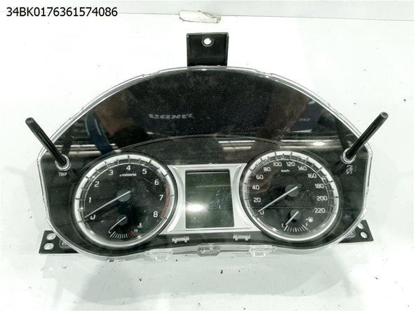 לוח שעונים דיגיטלי לסוזוקי ויטרה 2015-2024