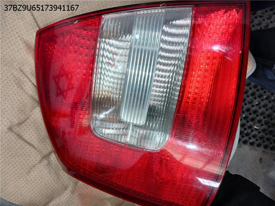 מעבר לדף פנס אחורי שמאל לסקודה אוקטביה 2006-2013