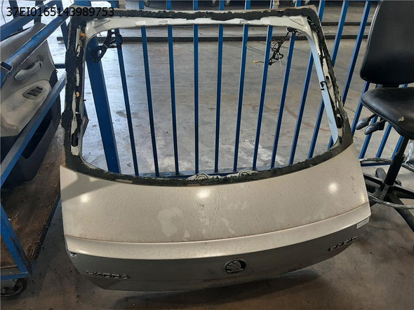 דלת מטען לסקודה ראפיד (ספייסבק) 2013-2025