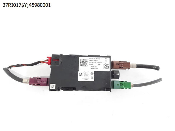 מתאם רכזת USB 5G0035953D לסקודה סופרב 2015-2024