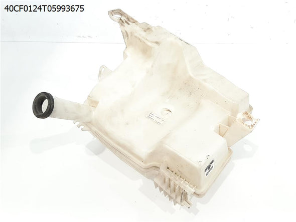 מיכל מתיז מים קדמי לפורד פוקוס 2011-2018