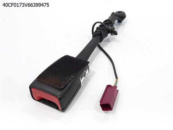 נקבה לחגורת בטיחות קדמית ימין לפורד פוקוס 2011-2018