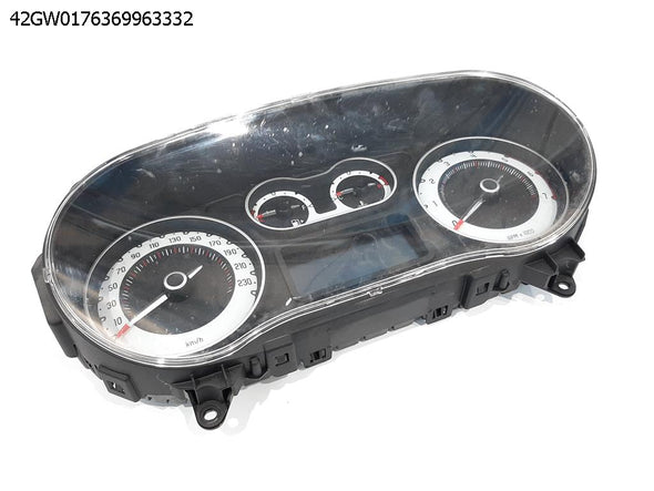 לוח שעונים דיגיטלי לפיאט 500L 2013-2018