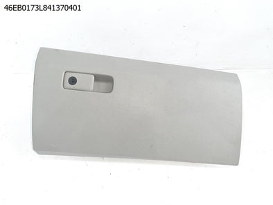 מעבר לדף תא כפפות תחתון ימני לקיה קרנבל 2015-2021