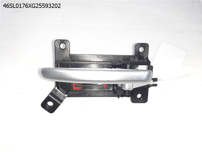 מעבר לדף ידית פנימית לפתיחת דלת קדמית שמאל לקיה סלטוס 2020-2024