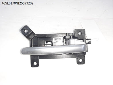 מעבר לדף ידית פנימית לפתיחת דלת קדמית ימין לקיה סלטוס 2020-2024