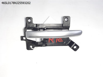 מעבר לדף ידית פנימית לפתיחת דלת אחורית ימין לקיה סלטוס 2020-2024