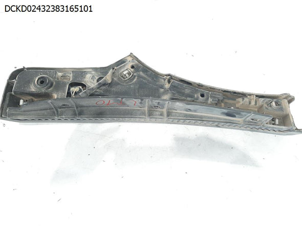 פס קישוט כנף קדמית שמאל לדאצ'יה דאסטר 2018-2024