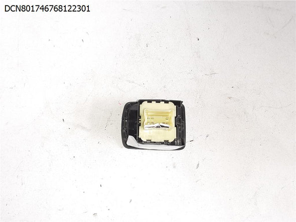 פקוד חלונות חשמל אחורי לדאצ'יה סנדרו 2016-2024