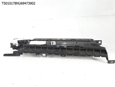 מעבר לדף תריס איוורור ימין בדשבורד לטסלה מודל 3 2021-2023