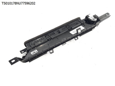 מעבר לדף תריס איוורור ימין בדשבורד לטסלה מודל 3 2021-2023