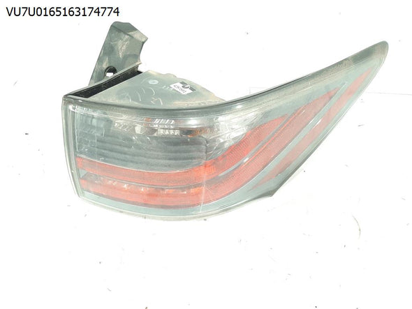 פנס אחורי ימין ללקסוס CT 2011-2024