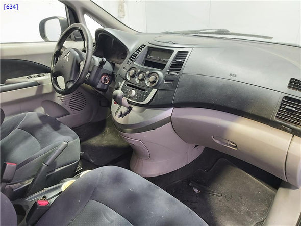 תומך פגוש אחורי ימין על דופן כנף עליון למיצובישי גרנדיס 2005-2011