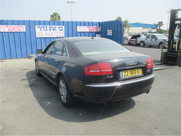 פנס אחורי שמאל לאודי A8 2003-2010