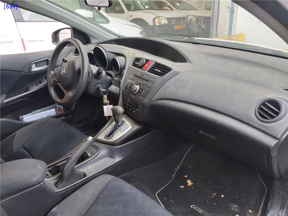 נקבה לחגורת בטיחות קדמית ימין+נפץ להונדה סיוויק 5 דלתות 2012-2017