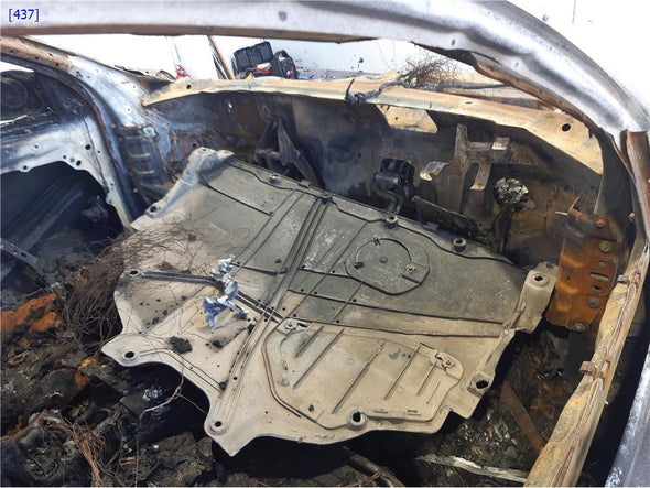 תומך פגוש אחורי שמאל מתחת לפנס לוולבו S60 2010-2019