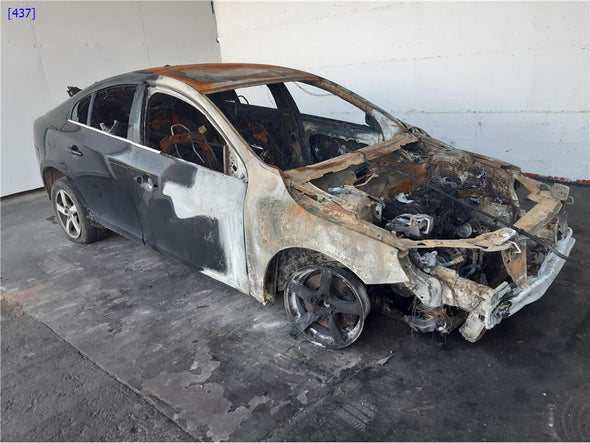 תומך פגוש אחורי שמאל מתחת לפנס לוולבו S60 2010-2019