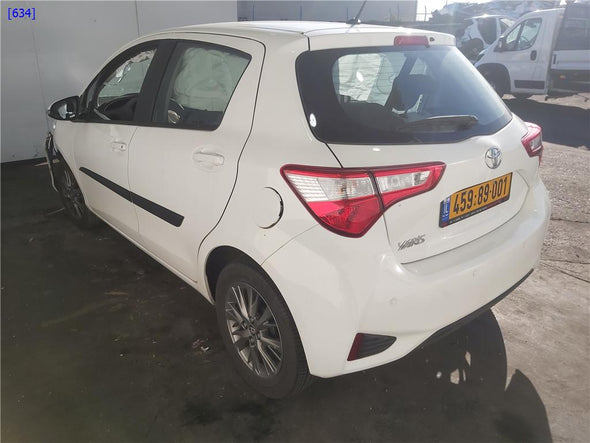 מחזיר אור לפגוש אחורי שמאל לטויוטה יאריס 2014-2020