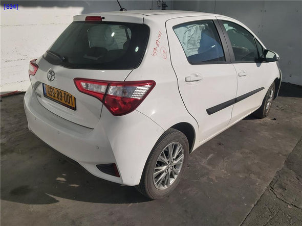 מחזיר אור לפגוש אחורי שמאל לטויוטה יאריס 2014-2020