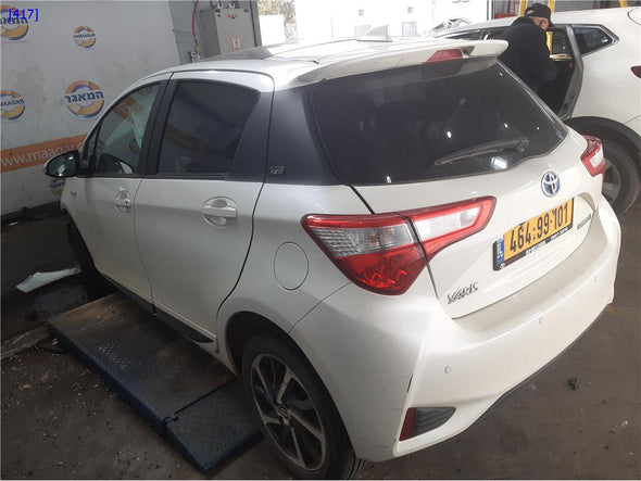 מחזיר אור לפגוש אחורי ימין לטויוטה יאריס 2014-2020