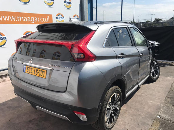 תאורת פנים אמצעית למיצובישי אקליפס קרוס 2018-2024