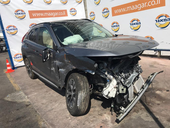 תאורת פנים אמצעית למיצובישי אקליפס קרוס 2018-2024