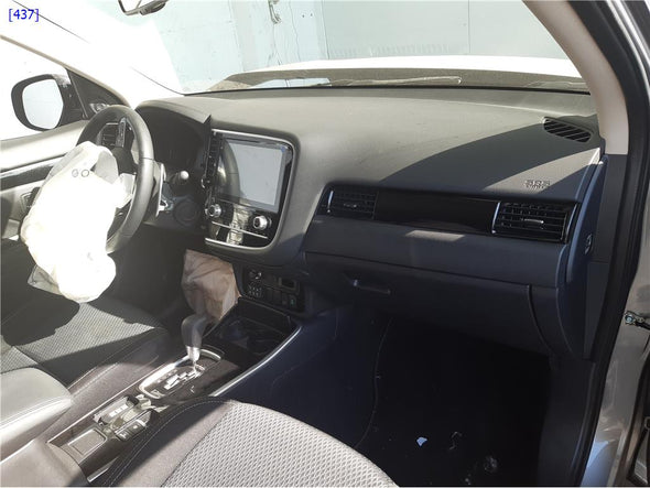 שקע AUX למיצובישי אוטלנדר 2013-2021