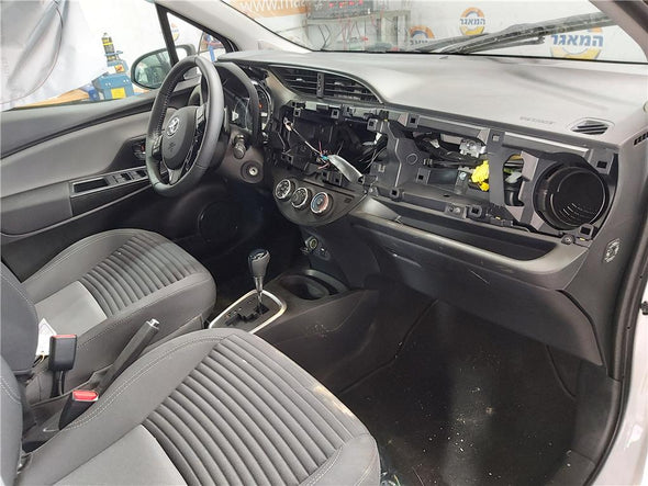 מחזיר אור לפגוש אחורי ימין לטויוטה יאריס 2014-2020