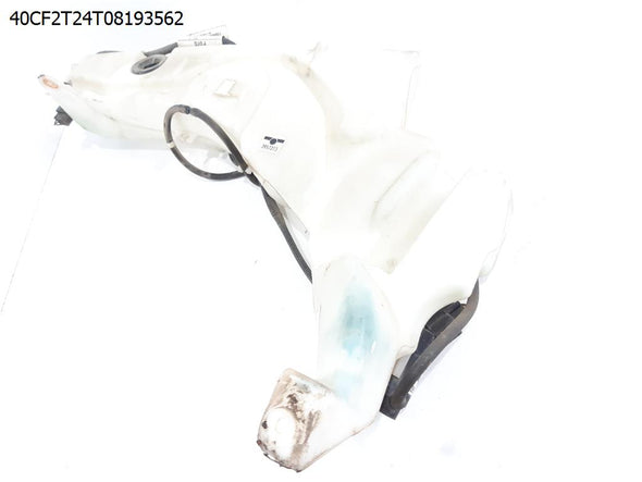 מיכל מתיז מים קדמי לפורד פוקוס 2006-2008