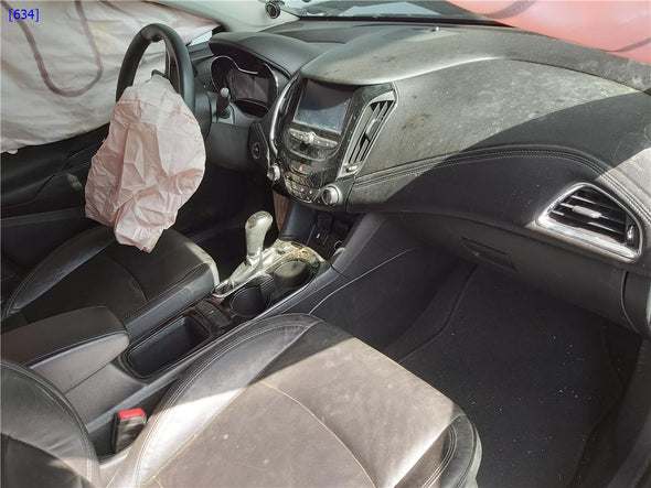 פלסטיק משולש לכנף קדמית ימין לשברולט קרוז 2016-2020