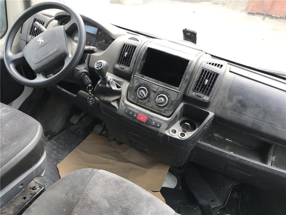 תא כפפות תחתון ימני לפיג'ו בוקסר 2008-2021