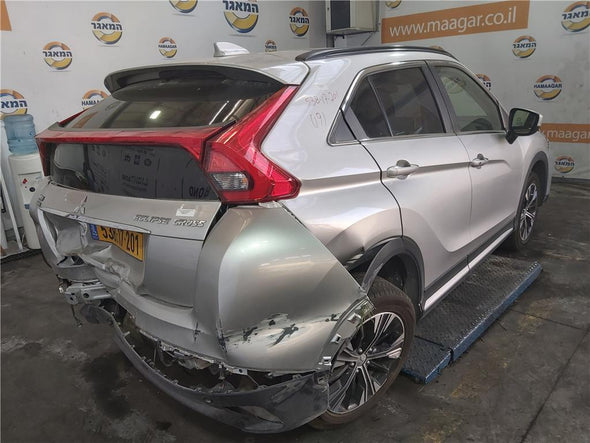 תושבת לוחית רישוי קדמית למיצובישי אקליפס קרוס 2018-2021