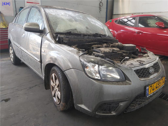 תאורת פנים אמצעית לקיה ריאו 2006-2012