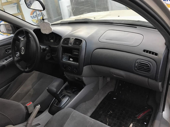 תריס איוורור ימין בדשבורד למזדה לנטיס 2002-2004