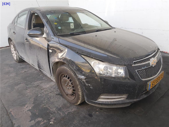 פלסטיק משולש לכנף אחורית שמאל לשברולט קרוז 2009-2013